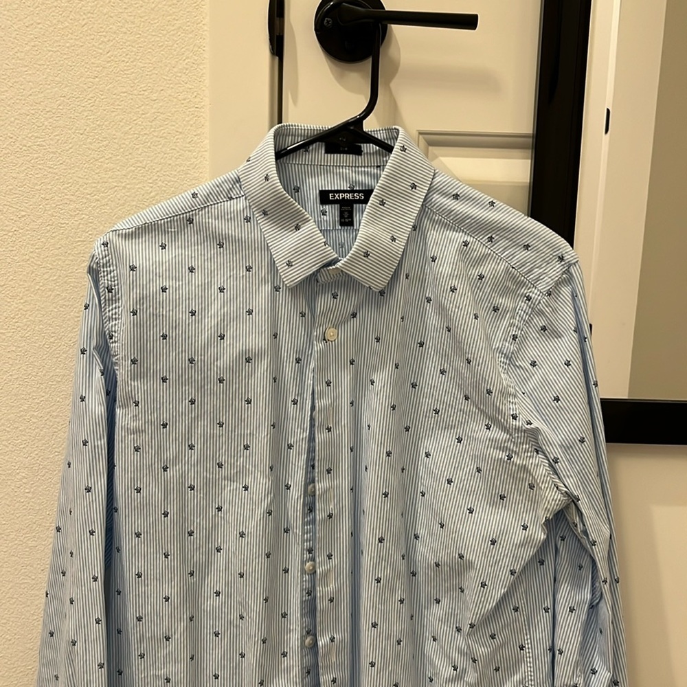 Express 
Medium 15-15.5
Has little flower prints on it